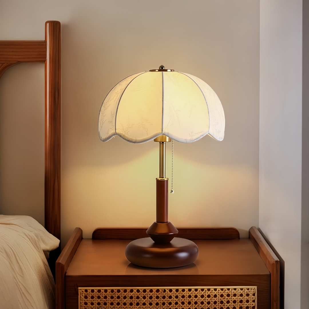 Light Switch - مصباح طاولة قبة مزخرفة بتصميم عتيق